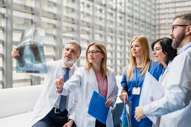 Yurt Dışında Doktorluk Rehberi: ABD, İngiltere ve Avustralya İçin Güçlü Yol Haritası